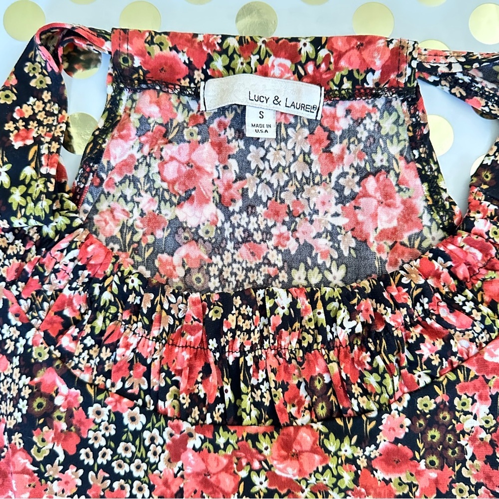 Lucy & Laurel Red and Black Cut Out Sleeveless Blouse - Picture 2 of 3